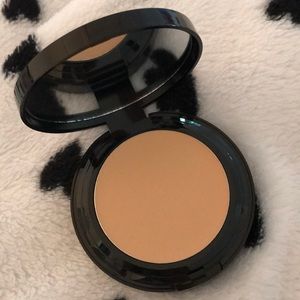 Bobbi Brown Foundation